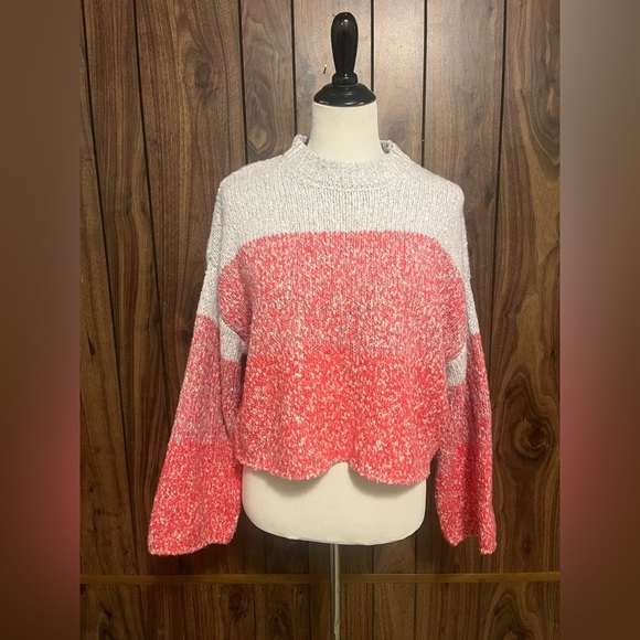 Sincerily Jules Gray Pink Crewneck Bell Long Sleeve Cropped Sweater Sz M - Picture 1 of 8
